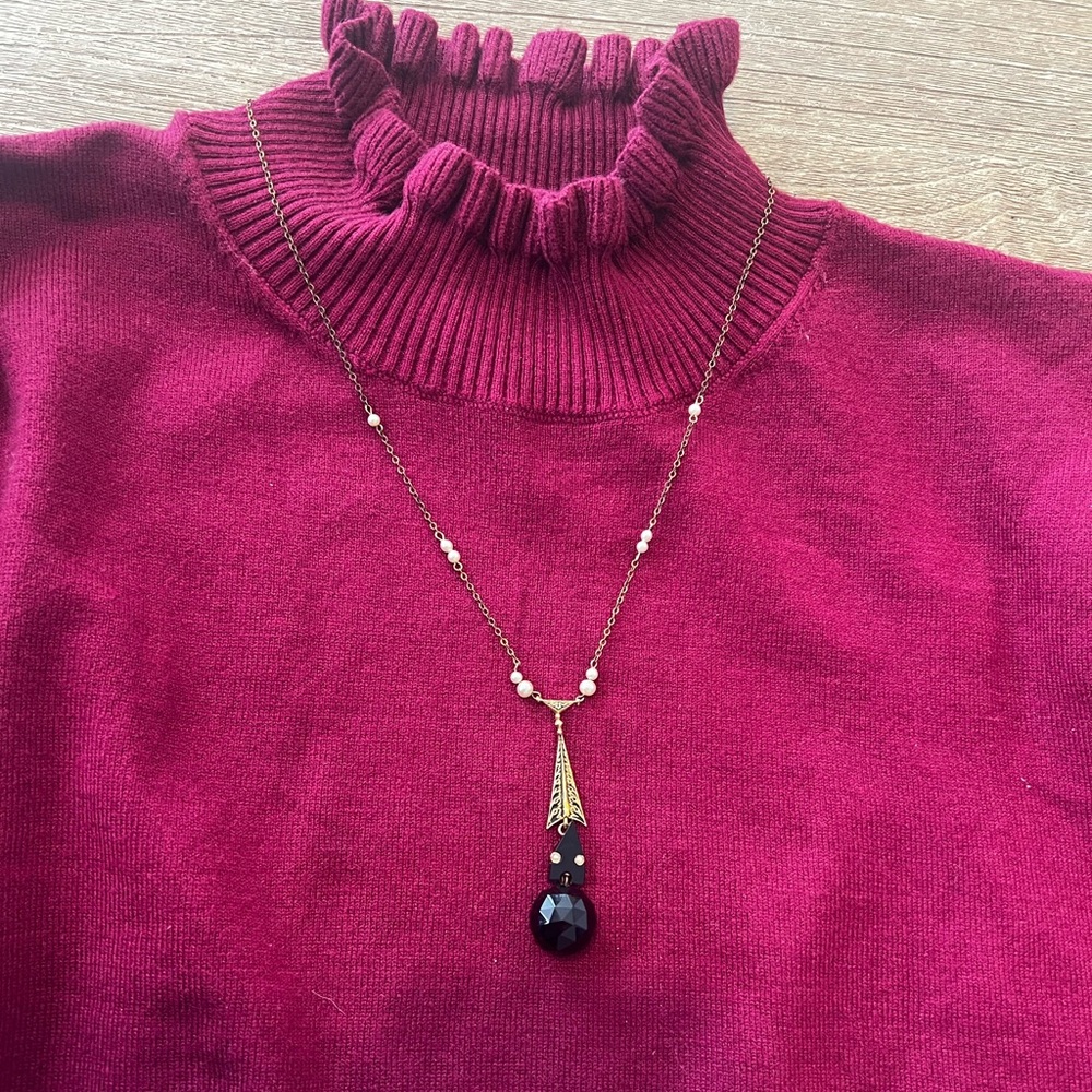 Vintage Art Deco Style Gold Tone Necklace with Black Faceted Drop & Faux Pearls